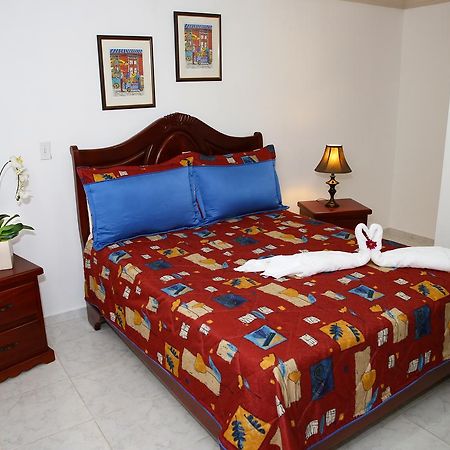 Hotel Los Jardines ซานติอาโก เด ลอสกาบาเญโรส ภายนอก รูปภาพ