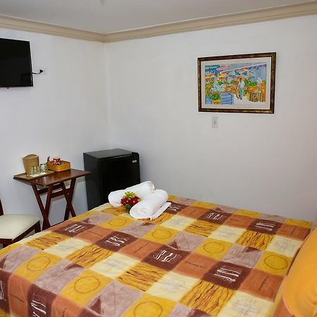 Hotel Los Jardines ซานติอาโก เด ลอสกาบาเญโรส ภายนอก รูปภาพ