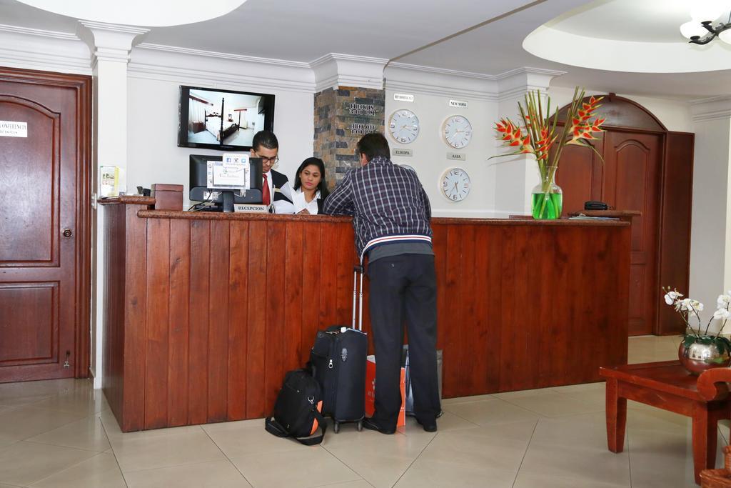 Hotel Los Jardines ซานติอาโก เด ลอสกาบาเญโรส ภายนอก รูปภาพ