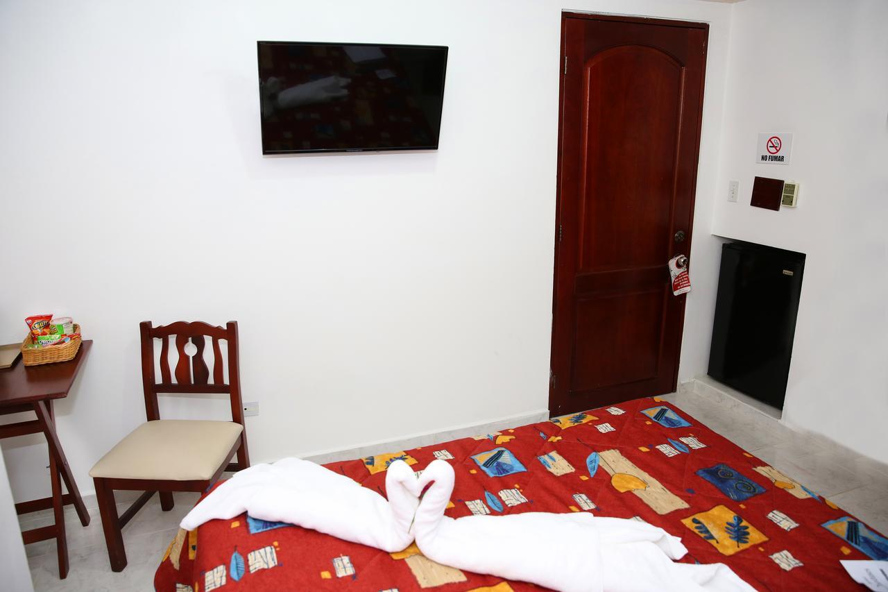 Hotel Los Jardines ซานติอาโก เด ลอสกาบาเญโรส ภายนอก รูปภาพ