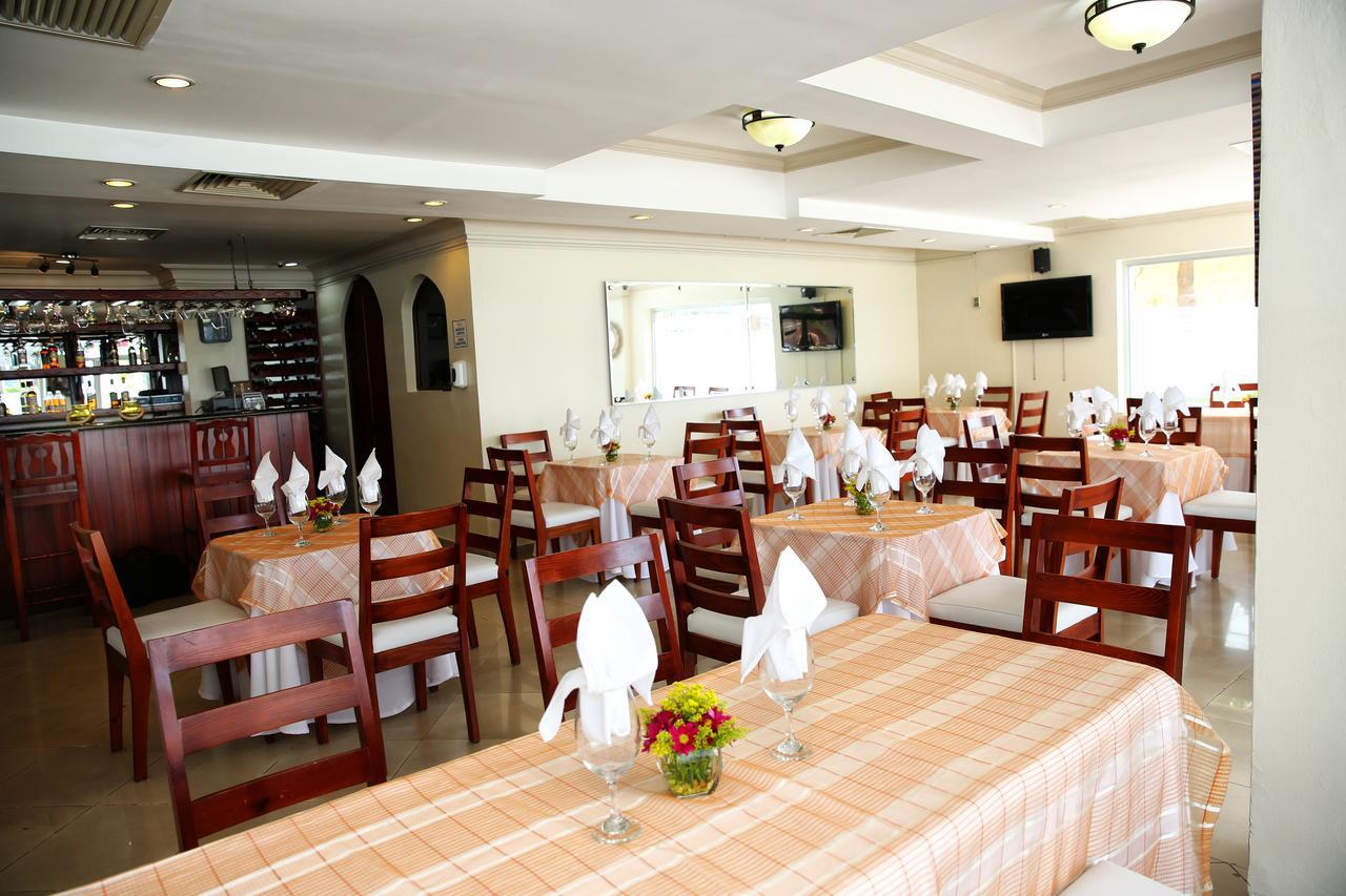 Hotel Los Jardines ซานติอาโก เด ลอสกาบาเญโรส ภายนอก รูปภาพ