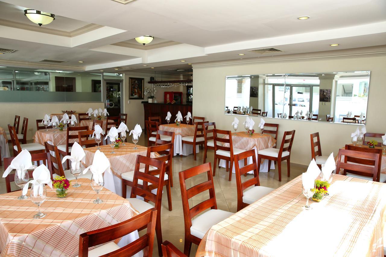 Hotel Los Jardines ซานติอาโก เด ลอสกาบาเญโรส ภายนอก รูปภาพ