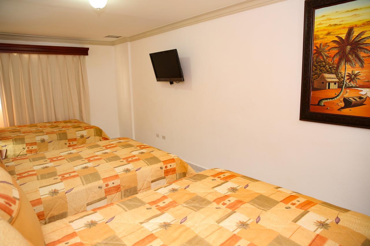 Hotel Los Jardines ซานติอาโก เด ลอสกาบาเญโรส ภายนอก รูปภาพ